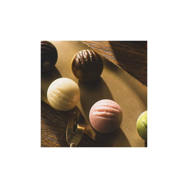 Cacaocat White Tin Box with Chocolate: 8 Assortment